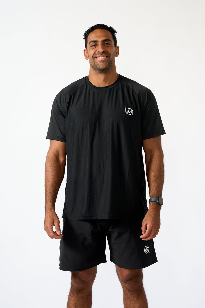 Beyond sportswear Men's Black essential T-shirt - Image 1